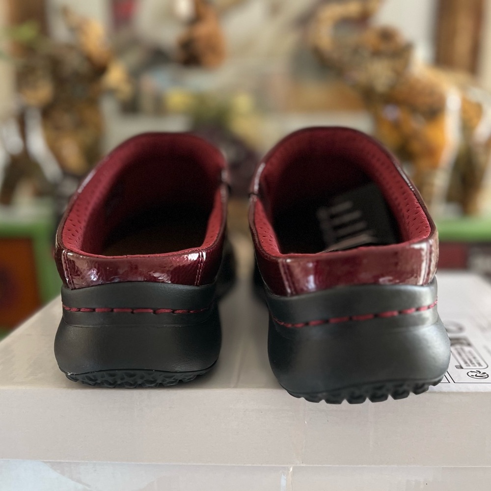 Clarks Burgundy Patent Clogs - Picture 6 of 9